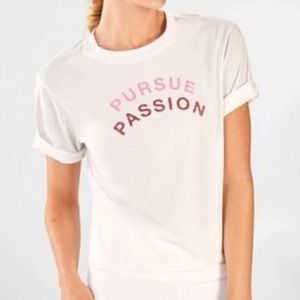 Fabletics Parker Boxy ‘Pursue Passion’ Teewhite short sleeve t-shirt; size Large